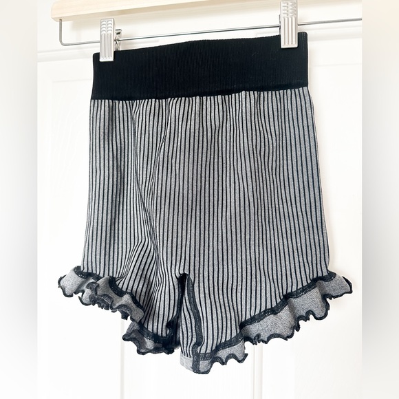 FREE PEOPLE MOVEMENT Women’s Athletic Shorts Black/White - Size XSmall/Small - Picture 6 of 8